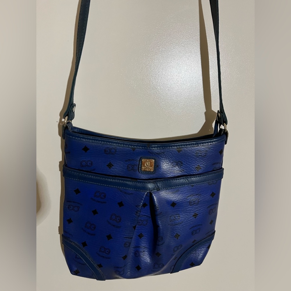 Preowned Good condition Paolo Gomes crossbody bag